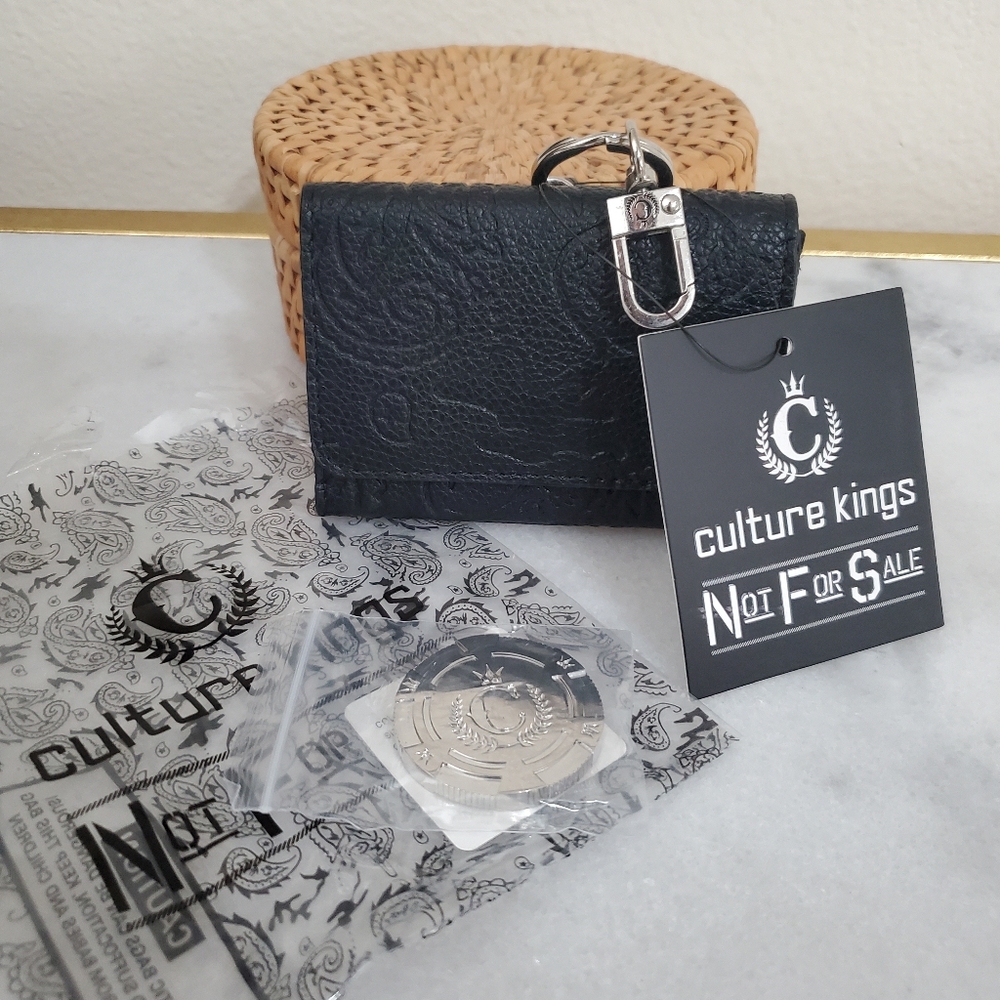 NEW Culture Kings Black Paisley Gaming Wallet Key Fob Silver Las Vegas Coin Mens